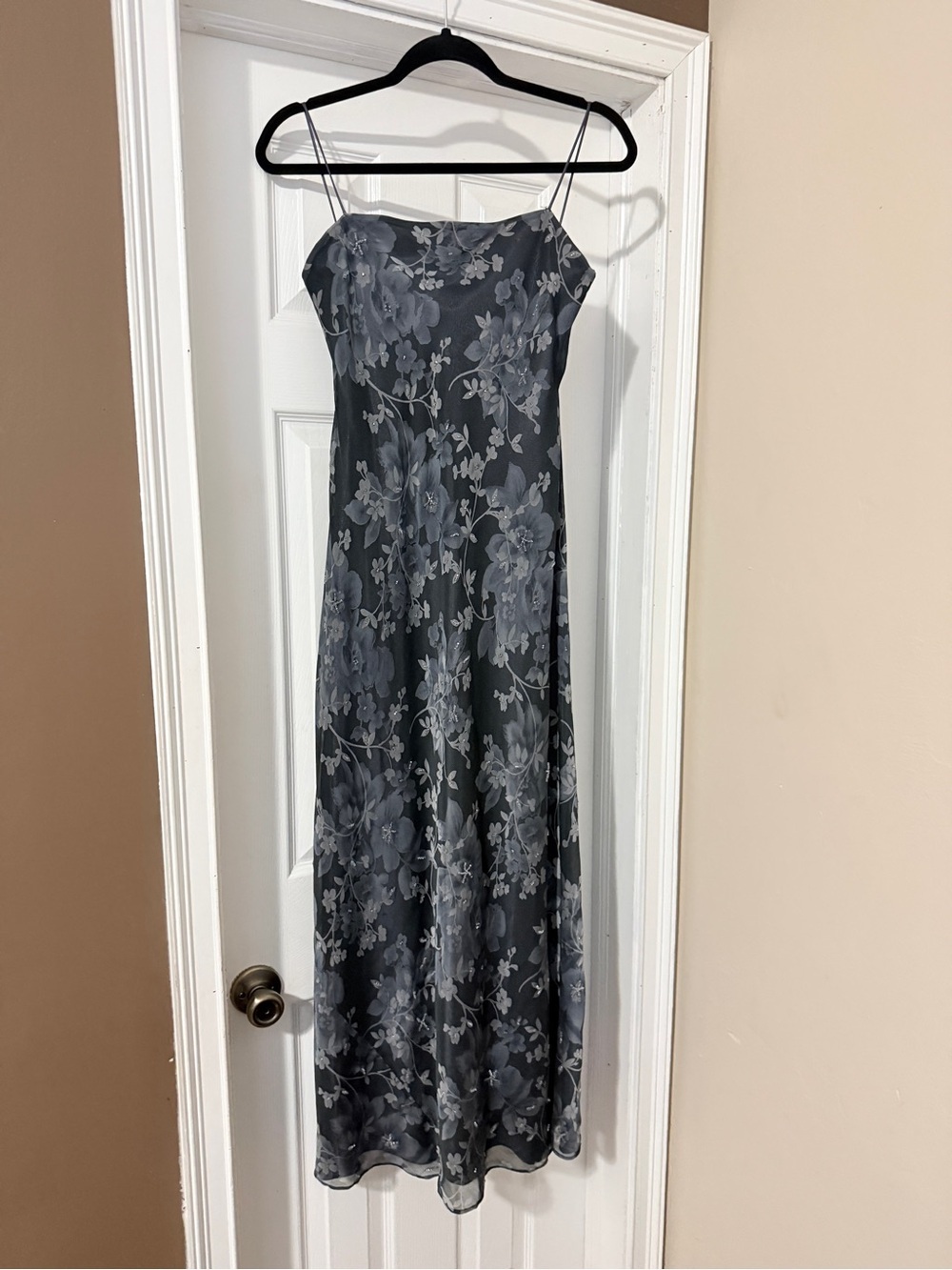 Laundry by Shelli Segal Sleeveless Gray Floral Dress